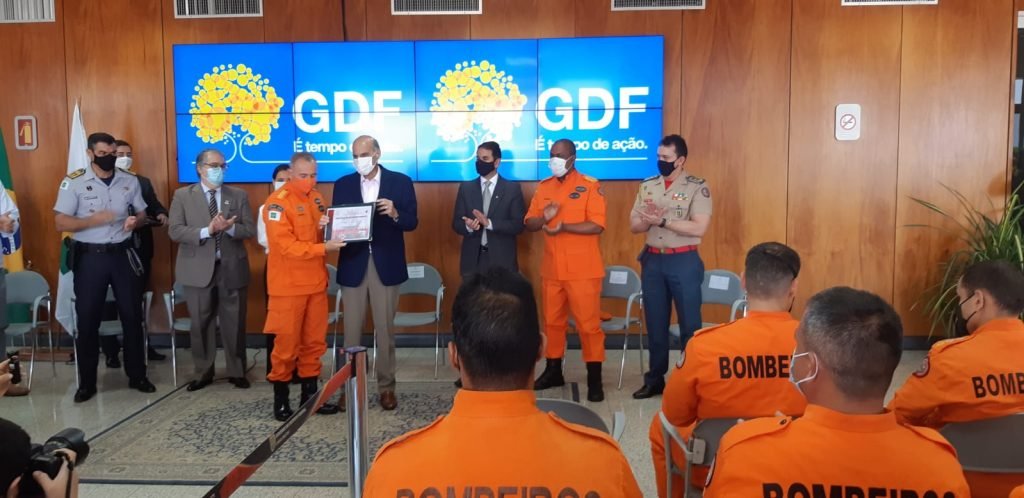 Homenagem aos bombeiros do DF que atuaram no Haiti