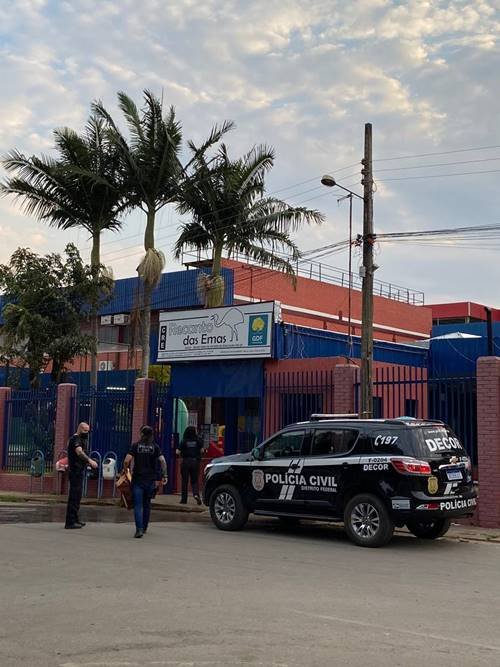 Polícia encontra dólares e arma em operação que investiga desvios na Educação do DF