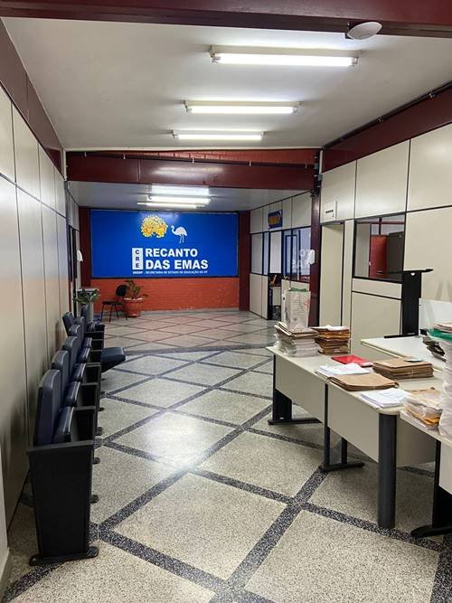 Polícia encontra dólares e arma em operação que investiga desvios na Educação do DF