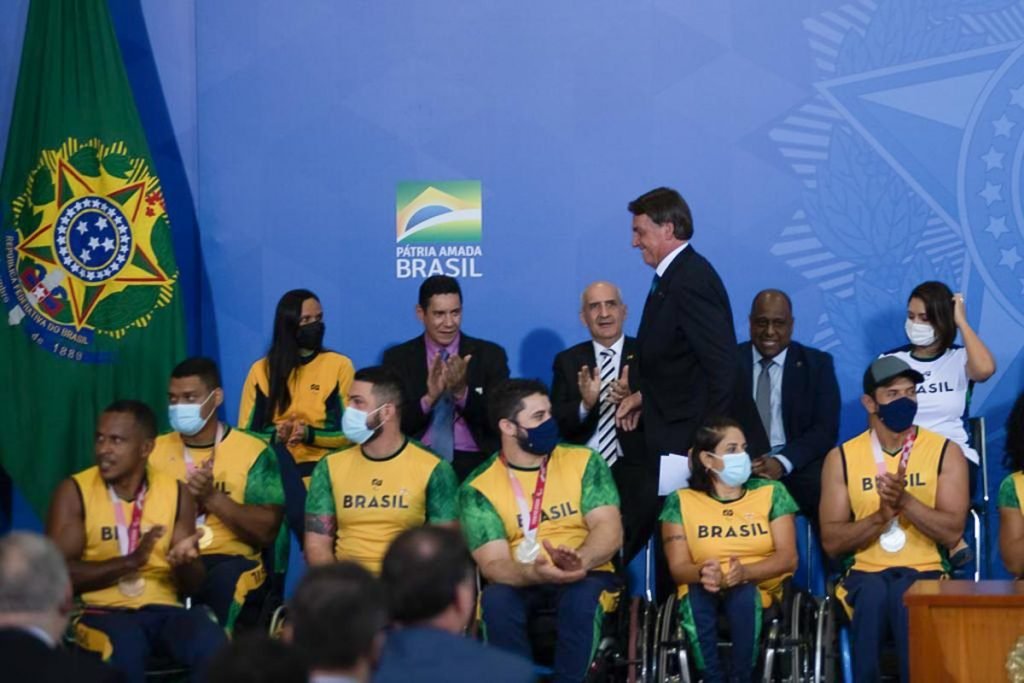 Atletas olímpicos e paralímpicos Jogos de Tóquio são recebidos pelo presidente Jair Bolsonaro no Palácio do Planalto12