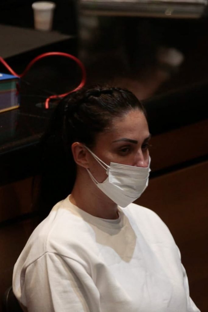 mãe do garoto durante a primeira sessão de julgamento do caso Henry Borel