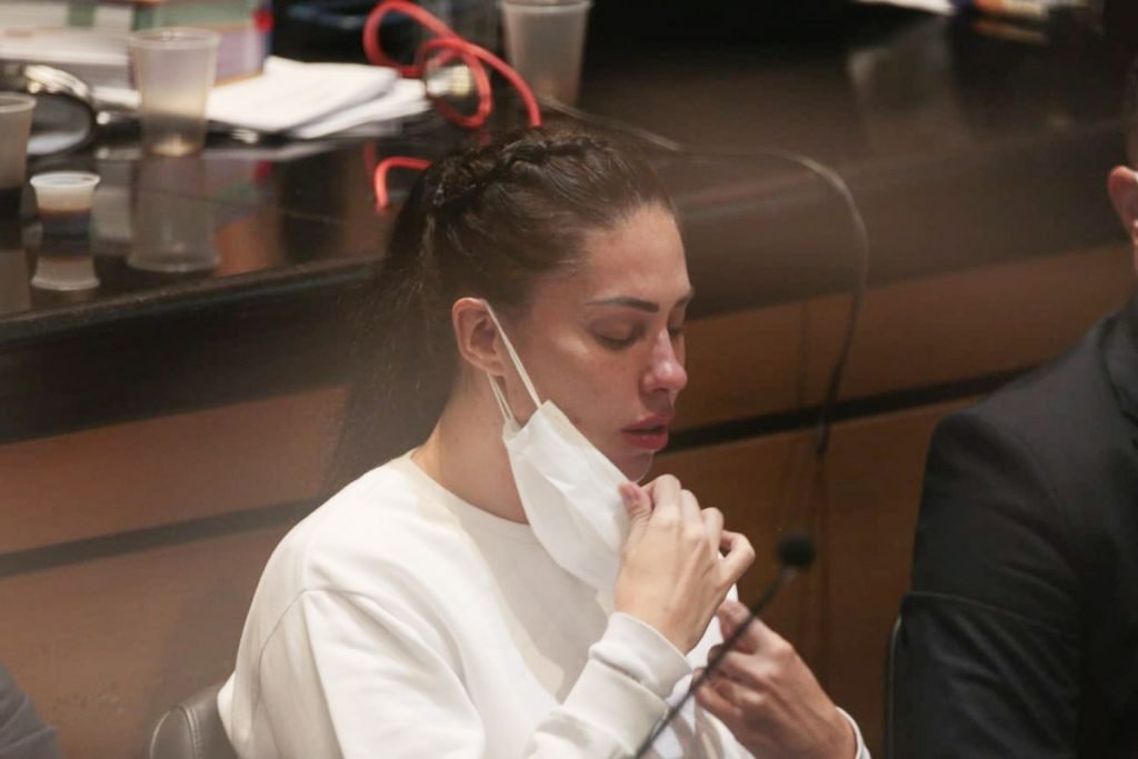 mãe do garoto Henry durante a primeira sessão de julgamento do caso Henry Borel 8