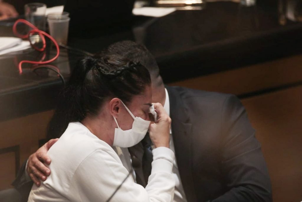 mãe do garoto Henry durante a primeira sessão de julgamento do caso Henry Borel 8