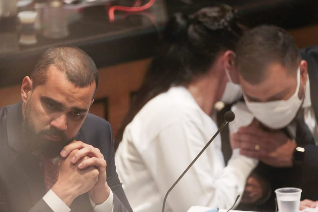 mãe do garoto Henry durante a primeira sessão de julgamento do caso Henry Borel 8
