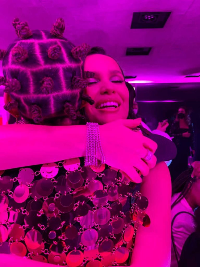 Juliette e Karol Conká se reencontram em premiação