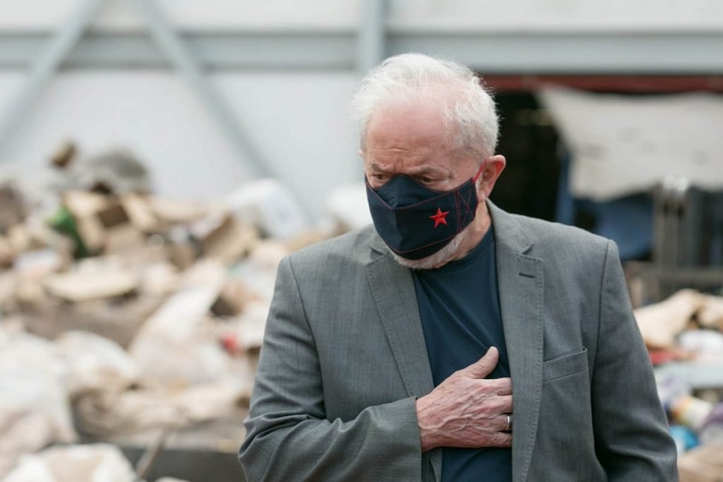 Lula visita central de reciclagem no DF