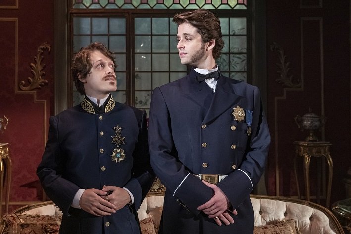 Gastão (Daniel Torres) e Augusto (Gil Coelho) em Nos Tempos do Imperador