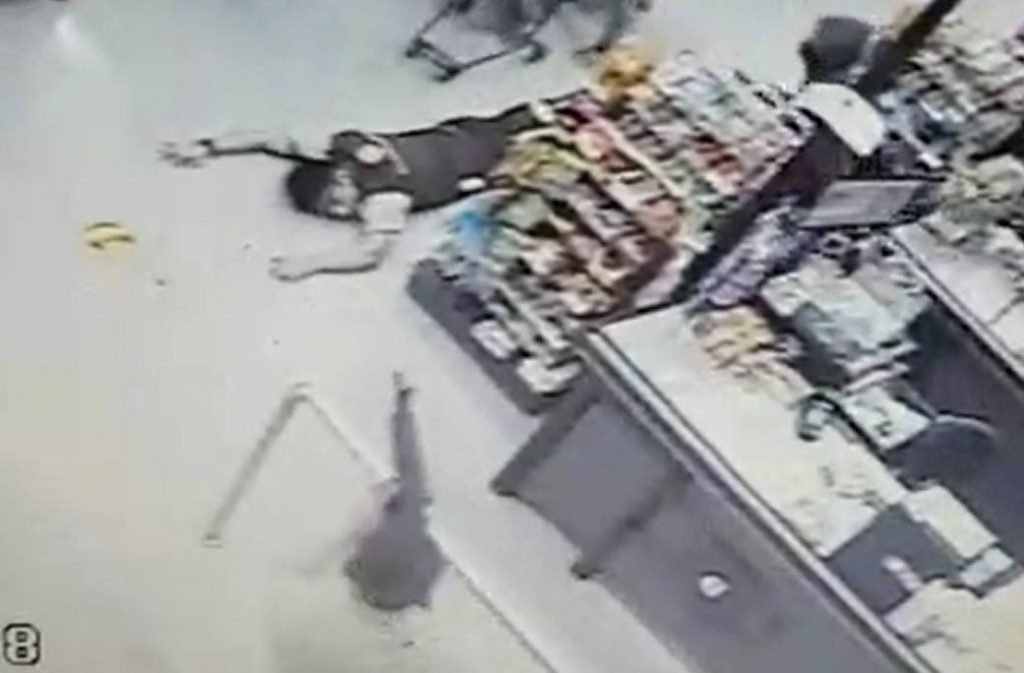 Assalto com fuzis a supermercado de Vicente Pires