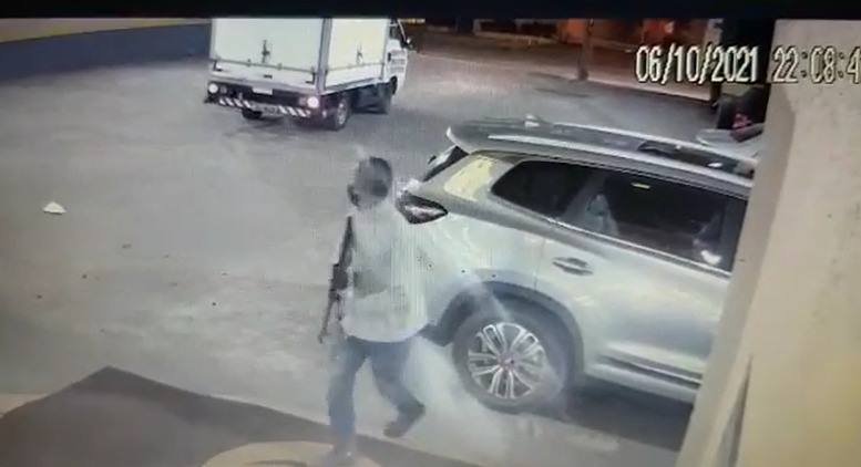 Assalto com fuzis a supermercado de Vicente Pires