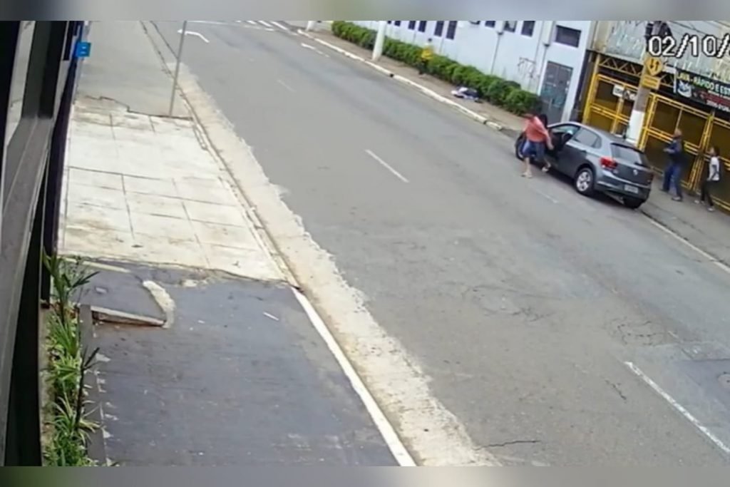 Mulher é estuprada dentro do próprio carro na Vila Madalena (SP)
