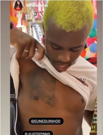 Fã tatua rosto de Jojo Todynho