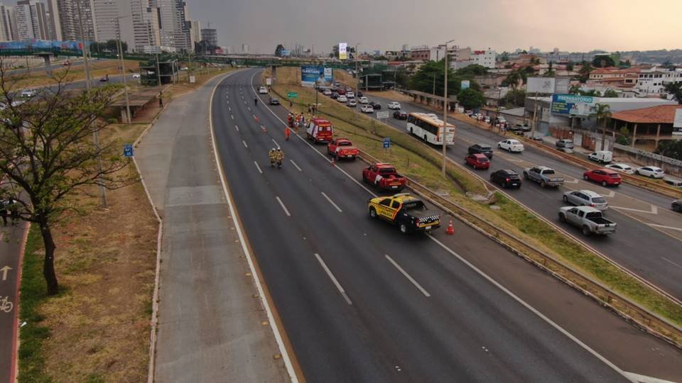 Mulher morre após ser atropelada por carro na EPTG, no DF, Distrito  Federal