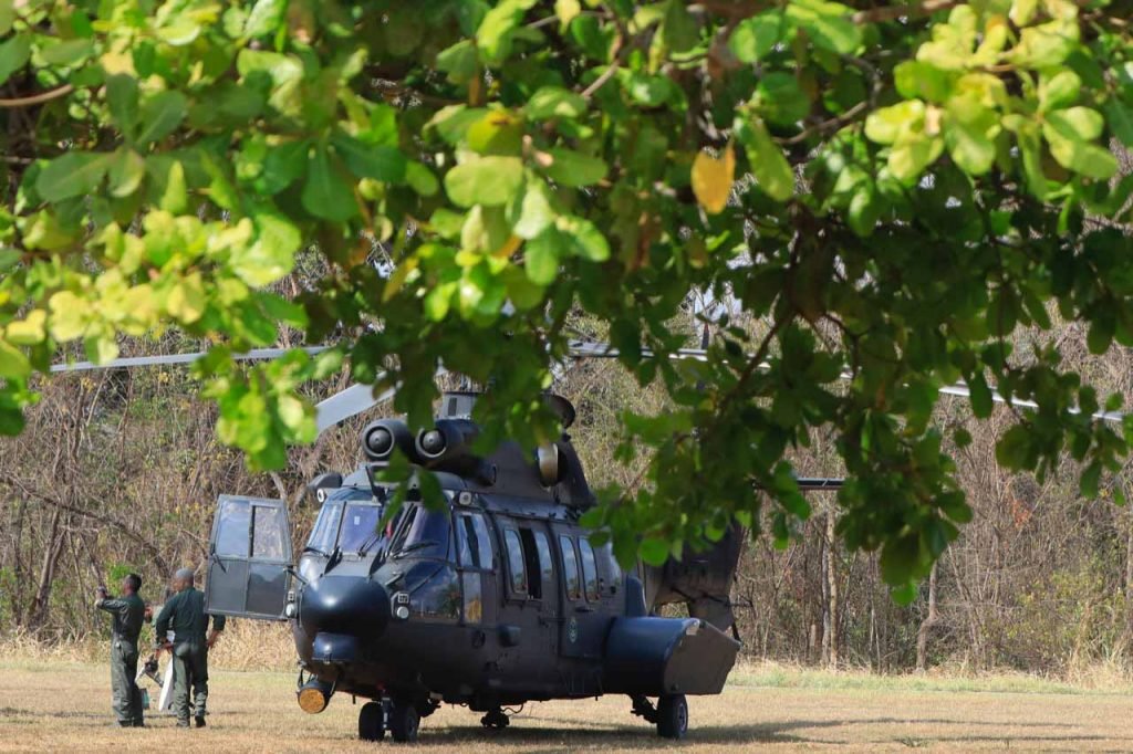 soldiers bring medicines and equipment to indigenous covid-19 tribes