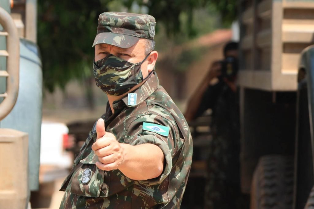 soldiers bring medicines and equipment to indigenous covid-19 tribes