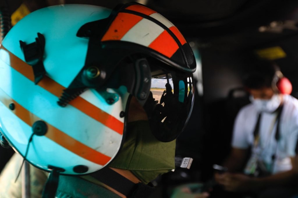 soldiers bring medicines and equipment to indigenous covid-19 tribes