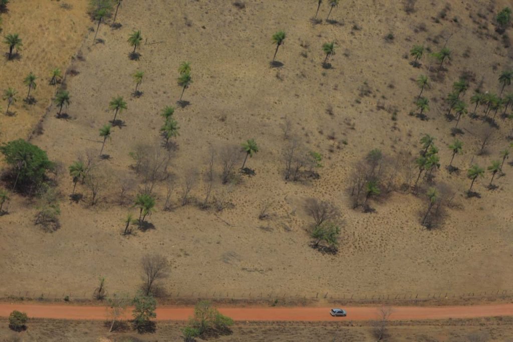 soldiers bring medicines and equipment to indigenous covid-19 tribes