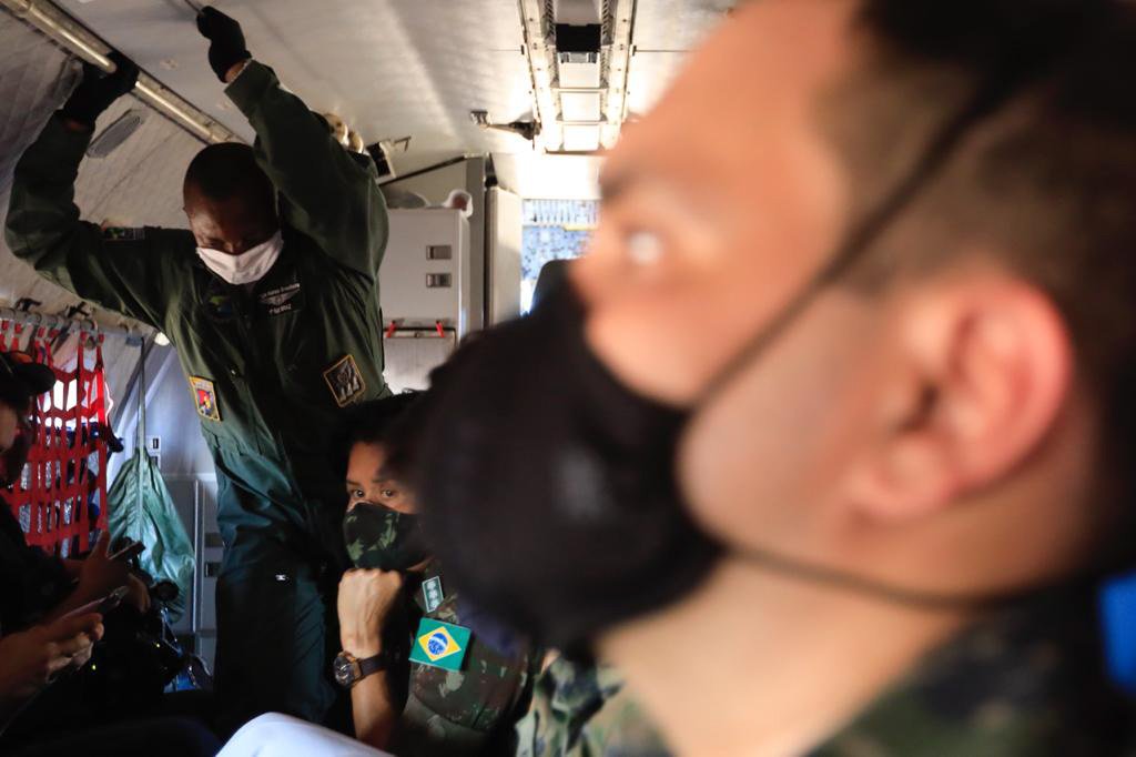 soldiers bring medicines and equipment to indigenous covid-19 tribes
