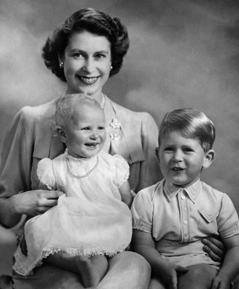 Rainha Elizabeth com Anne e Charles