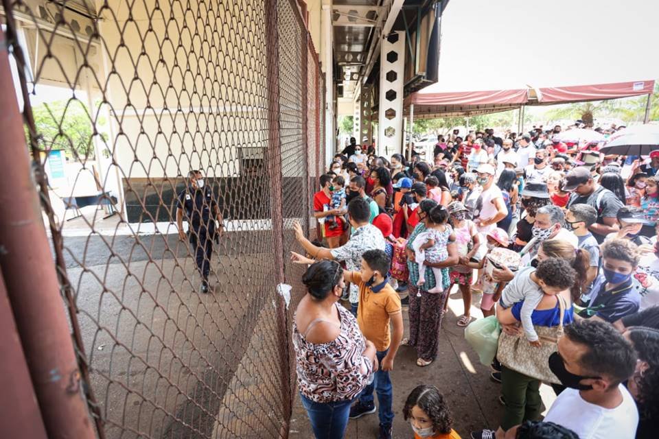 Protesto em frente ao Zoo