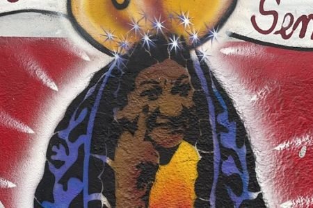 Grafite de Nossa Senhora estava em muro da EMEI Santos Dumont, em São Paulo