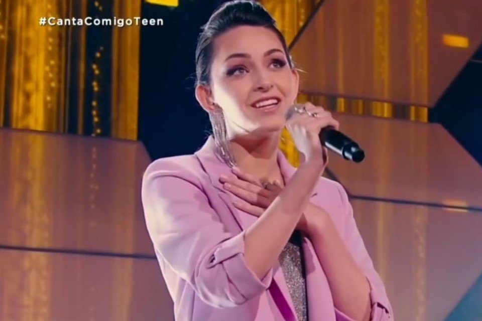 Hadassa cantando