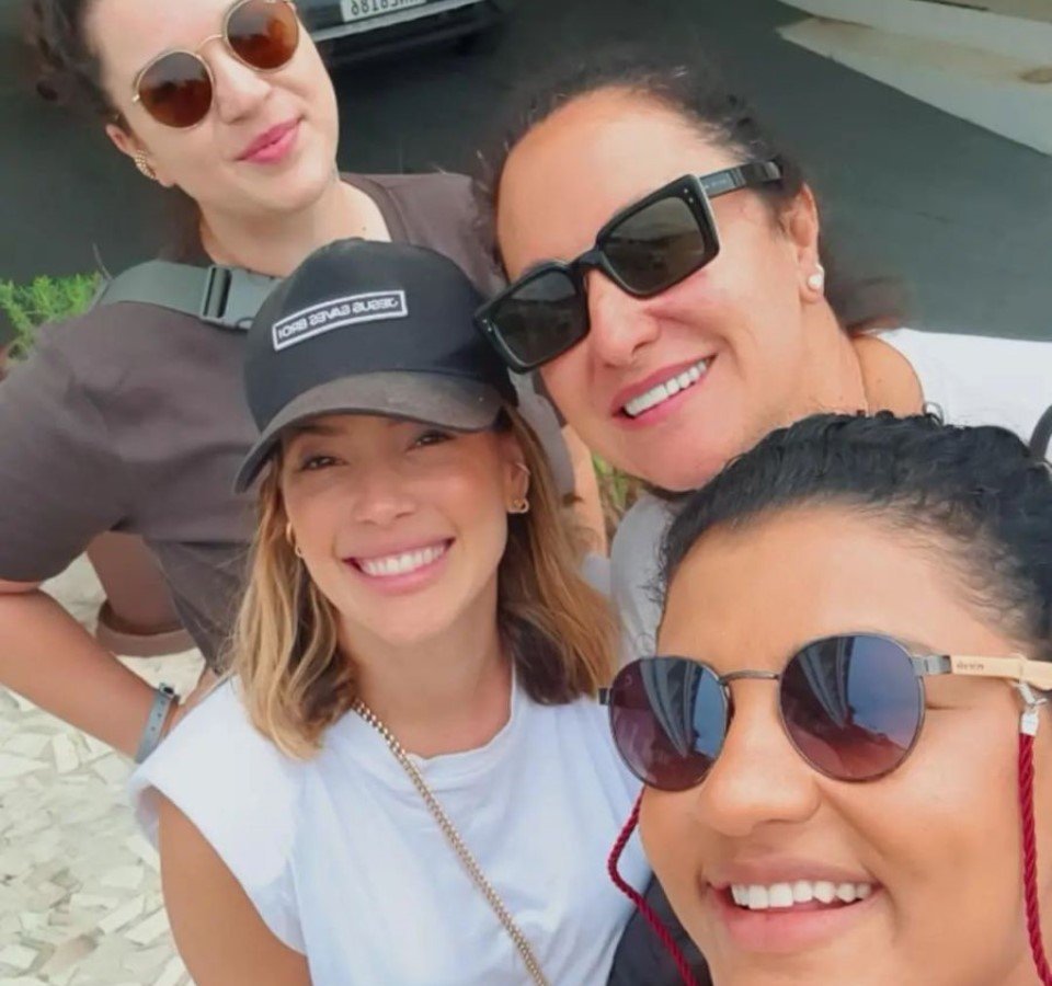 Simone Medina e amigas