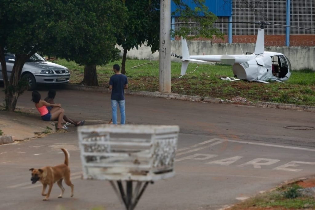Helicóptero faz pouso forçado em Goiânia