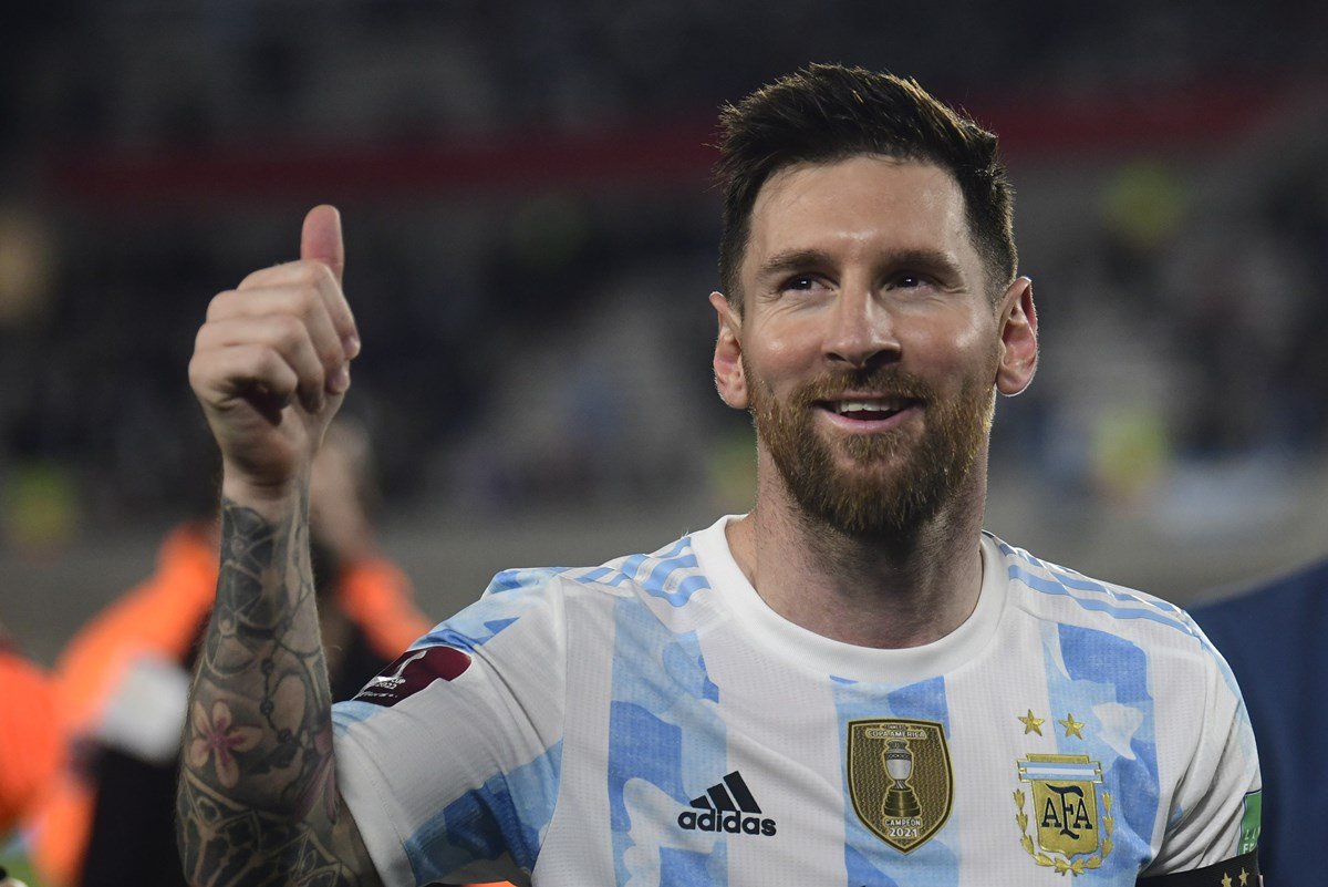 Messi marca 5 vezes em goleada da Argentina e iguala marca de 80 anos