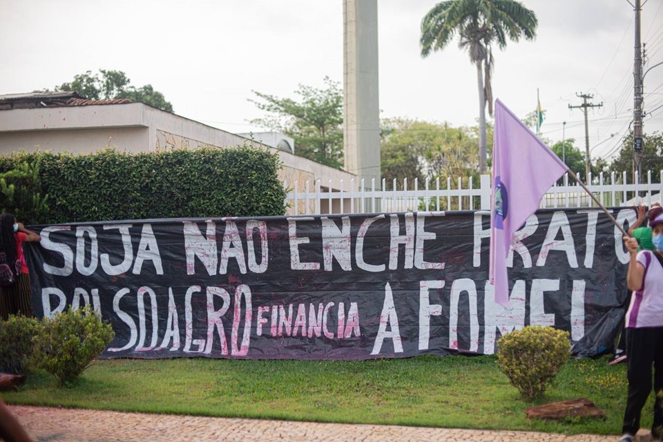 Prédio da Aprosoja em Brasília é alvo de ato contra Bolsonaro: