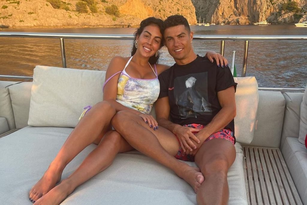 Cristiano Ronaldo presenteia a namorada com porta-joias de 800 mil reais -  Esporte - Extra Online