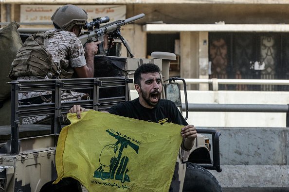 Manifestante do grupo Hezbollah em Beirute