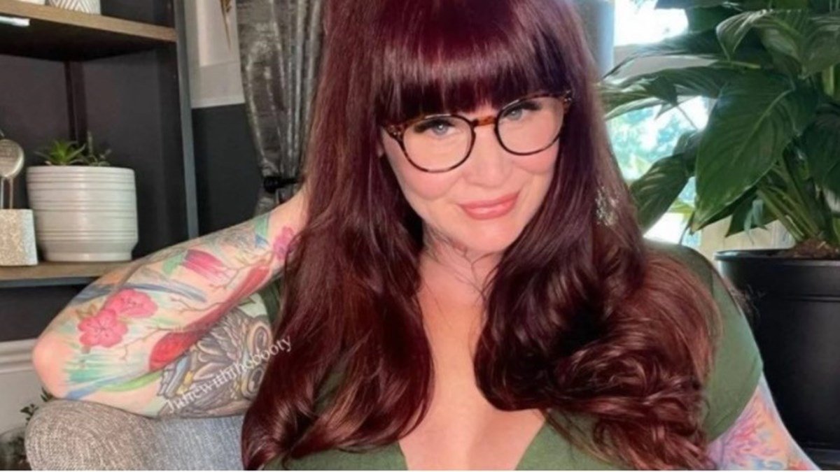 Mulher paga mais de R$ 100 mil por mês para “fazer o que quiser” com namorado mais jovem