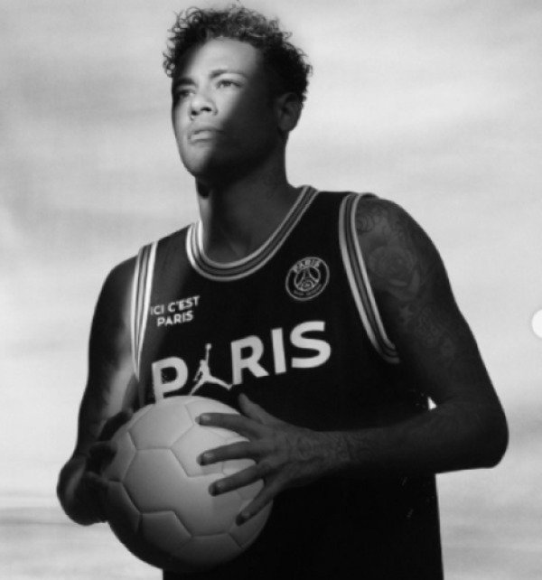 Neymar em divulgação da Jordan pelo PSG