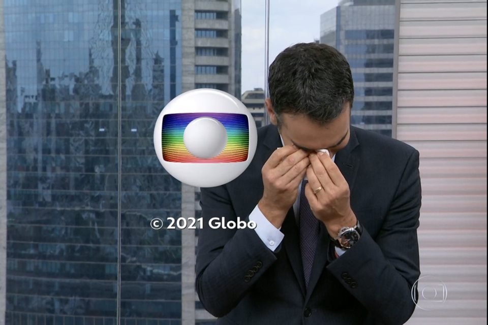 César Tralli chorando