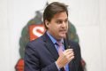Tarcísio exibe em propaganda eleitoral deputado que xingou o papa