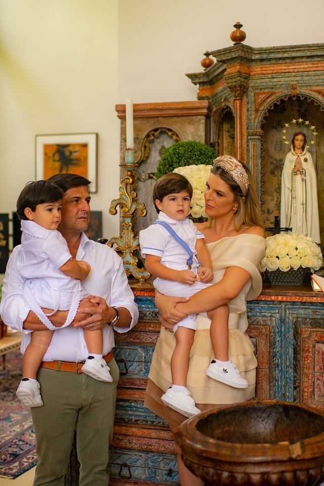 Maria Eduarda Portella Amorim e Juliano Amorim convidam para o batizado do filho Joaquim