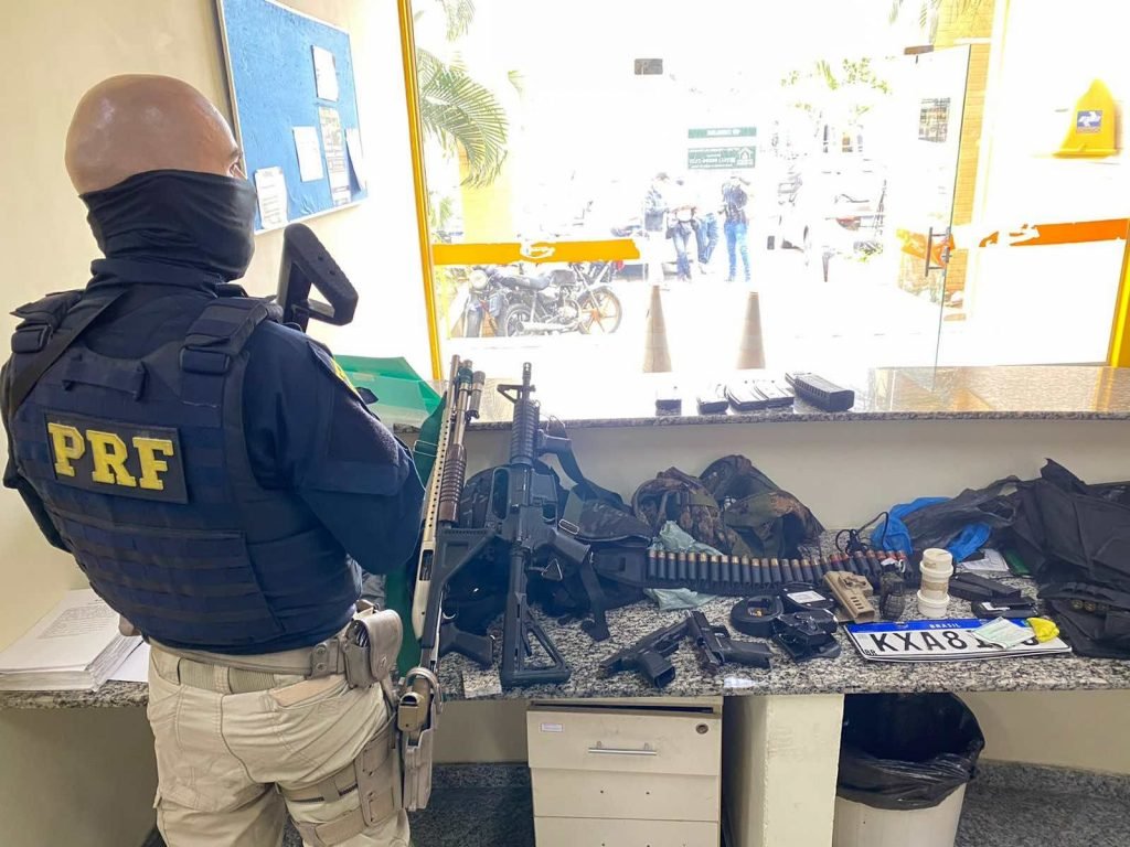 Todo o material apreendido com suspeitos na Dutra
