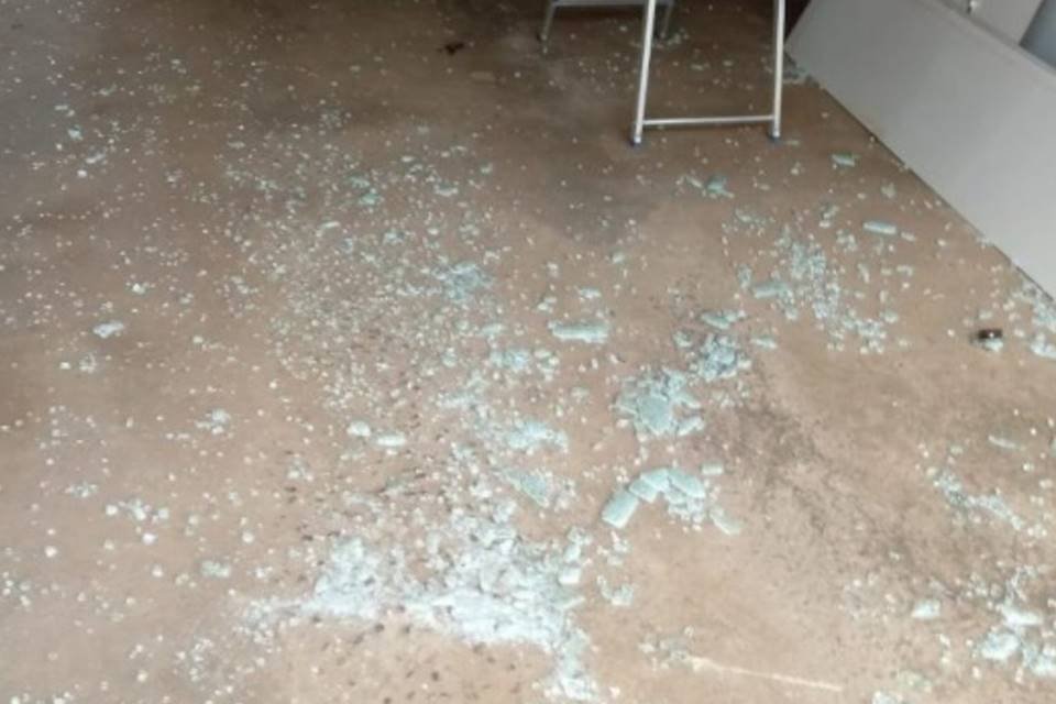 filho imobiliza pai para evitar agressão da mãe em goiás