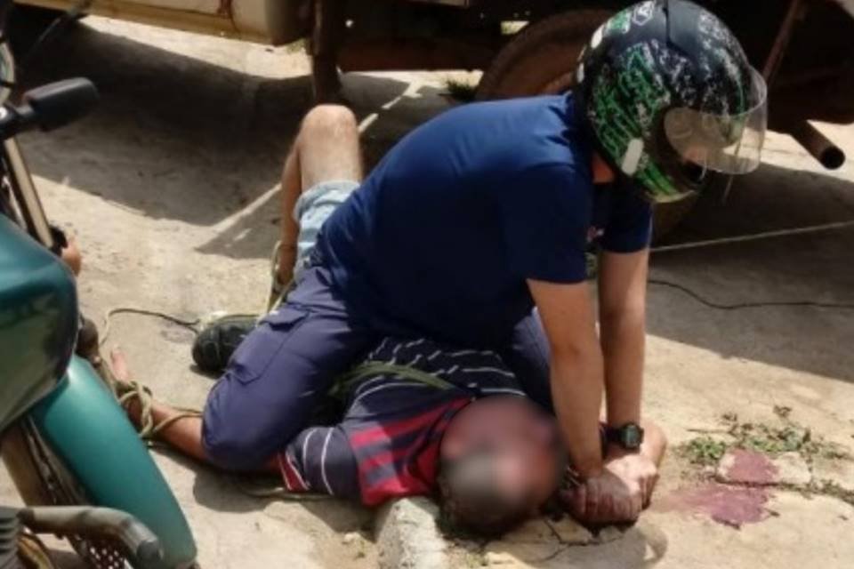 filho imobiliza pai para evitar agressão da mãe em goiás