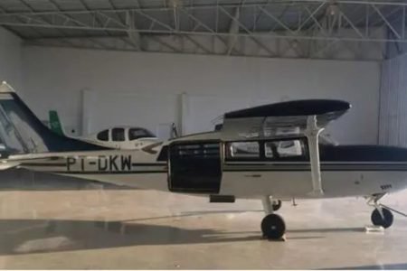 Aeronave de pequeno porte é roubada por assaltantes armados em Foz do Iguaçu