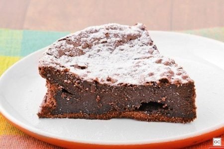 Bolo cremoso de chocolate