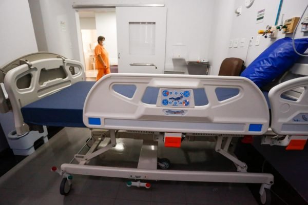 Lotada na área da pandemia como UTI Covid, área de hospital em Goiânia volta a ser usada para cuidados paliativos de pacientes em geral