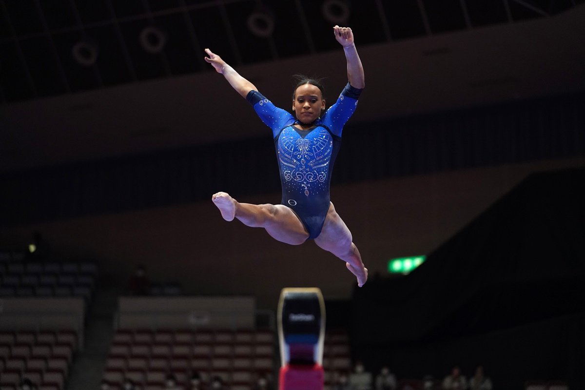 Mundial de ginástica artística começa sábado com Rebeca e volta de Biles