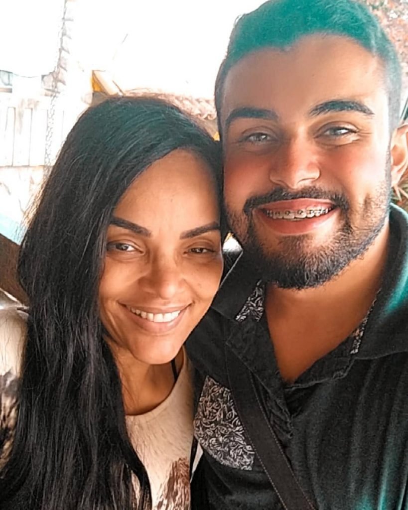 Em outubro de 2020, Allan chamou Flordelis de amiga e escreveu: