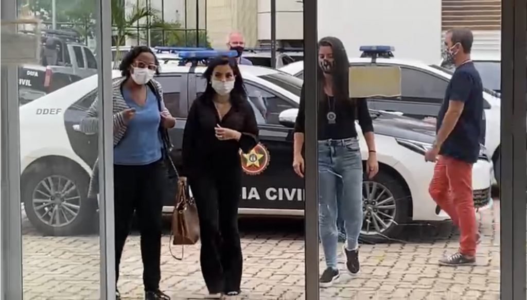 Biomédica presa por exercer função de dermatologista no RJ