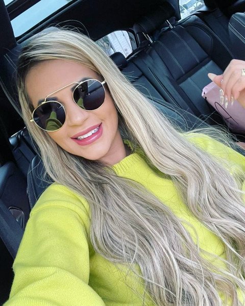 Deolane Bezerra