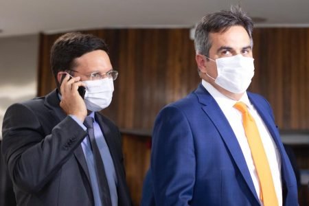 Ministro casa Civil, Ciro Nogueira e Ministro da cidadania, João Roma saindo da Câmara dos Deputados após reunião com presidente da Arthur Lira 3