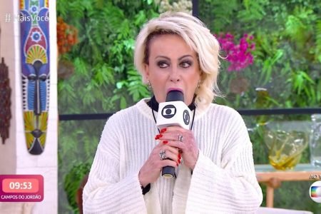 Ana Maria Braga morde microfone