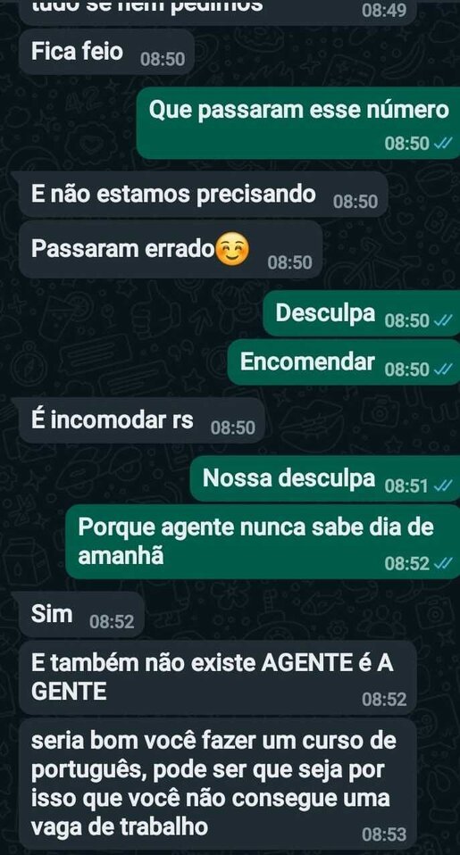 A cuidadora de idosos também teve a ortografia corrigida de maneira jocosa