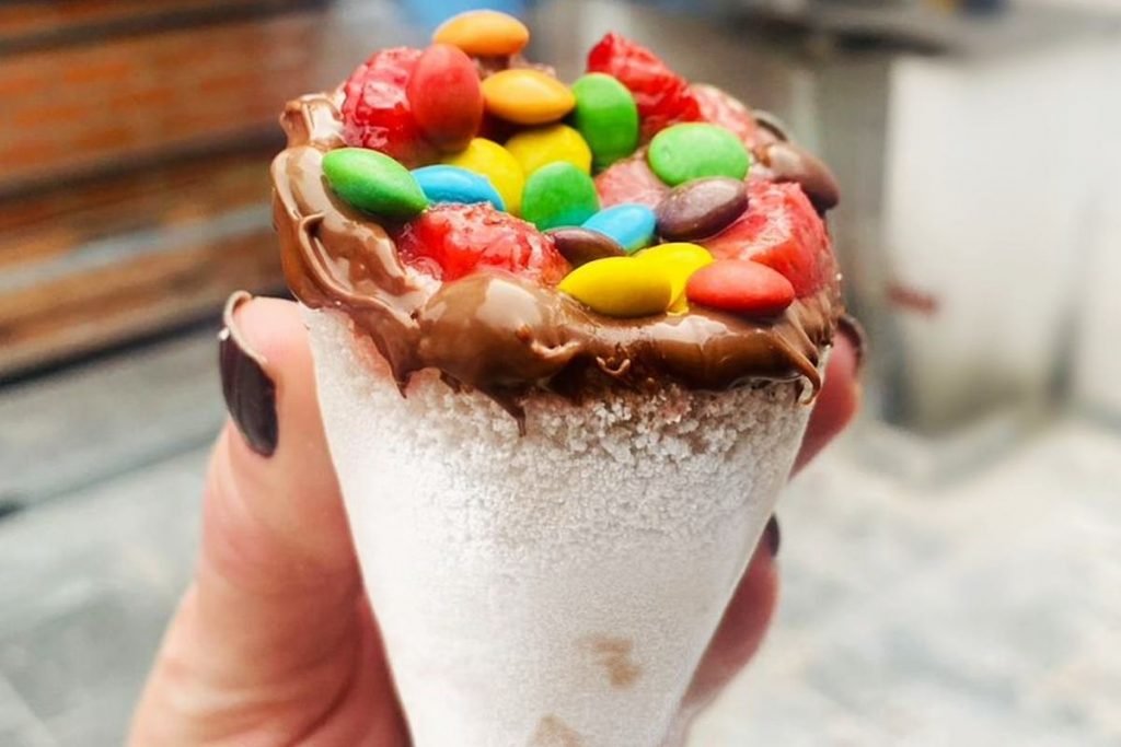 cone de tapioca cm chocolate, morango e mm's